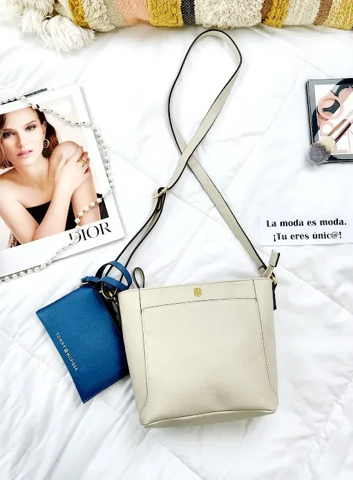 Bolso Tommy Hilfiger para dama color beige