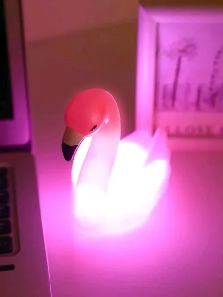 Lámpara diseño de flamingo color rosa