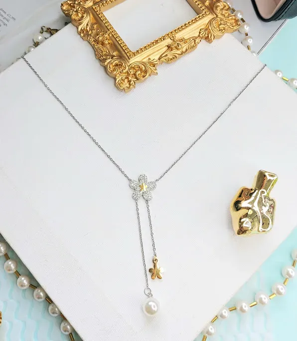 Collar de acero inoxidable para dama con dijes de flor