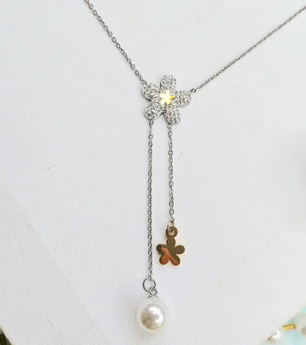 Collar de acero inoxidable para dama con dijes de flor