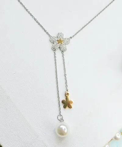 Collar de acero inoxidable para dama con dijes de flor
