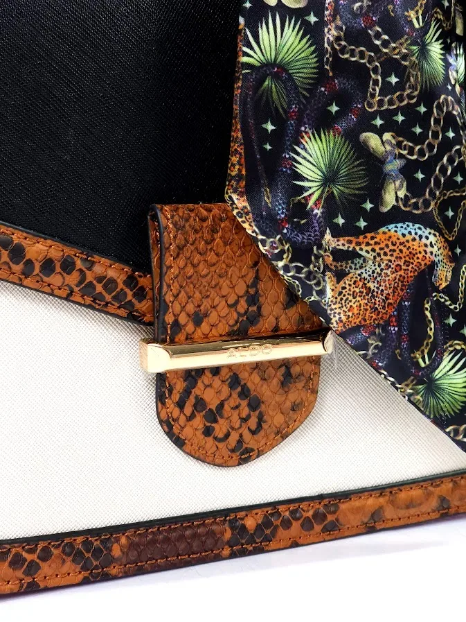 Bolso ALDO color beige con animal print
