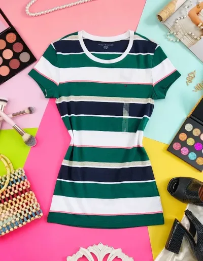 Camiseta Tommy Hilfiger para dama diseño a rayas multicolor