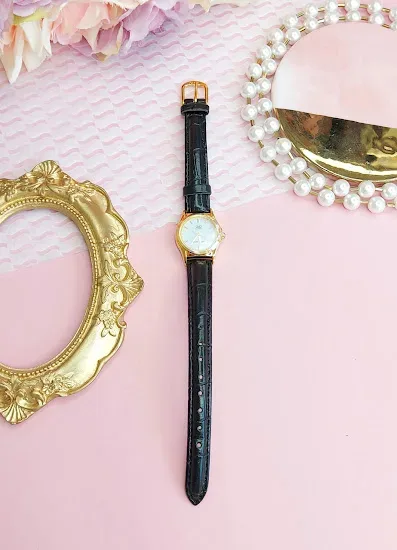 Reloj Q&Q para dama color negro y dorado