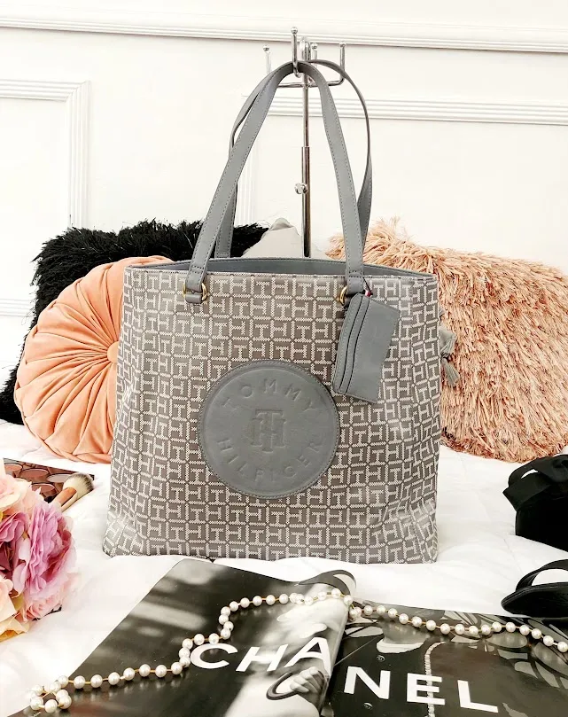 Bolso Tommy Hilfiger para dama color gris