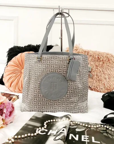 Bolso Tommy Hilfiger para dama color gris