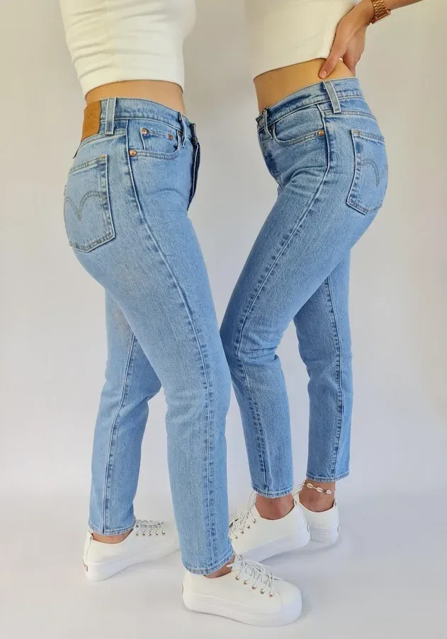 Mom Jeans Levi´s Wedgie High Rise 0098  para dama color celeste