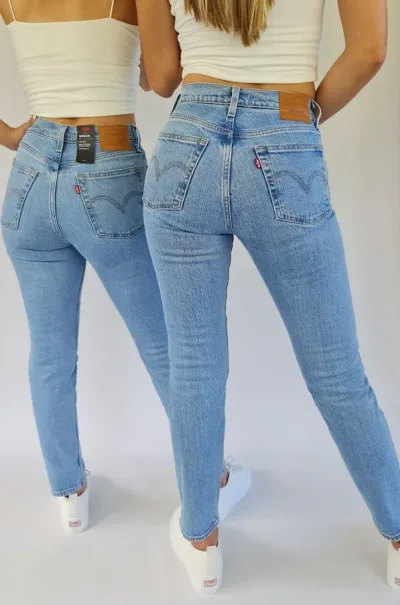 Mom Jeans Levi´s Wedgie High Rise 0098  para dama color celeste