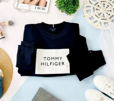 Sueter Tommy Hilfiger para dama color azul oscuro