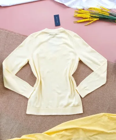 Suéter Tommy Hilfiger para dama color amarillo