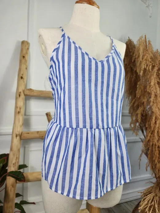 Blusa para dama color celeste con diseño de rayas