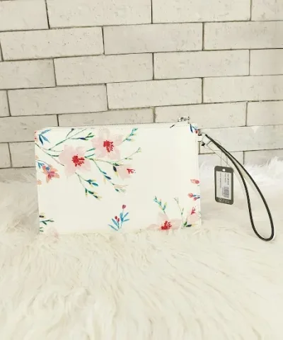 Bolso Guess para dama color blanco