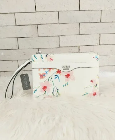 Bolso Guess para dama color blanco