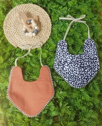 Babero para niña reversible