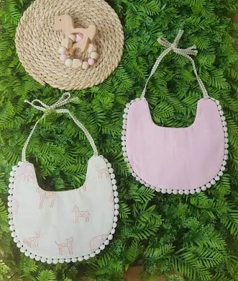 Babero para niña reversible