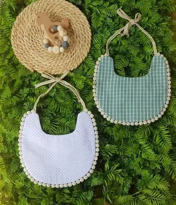 Babero para niña reversible