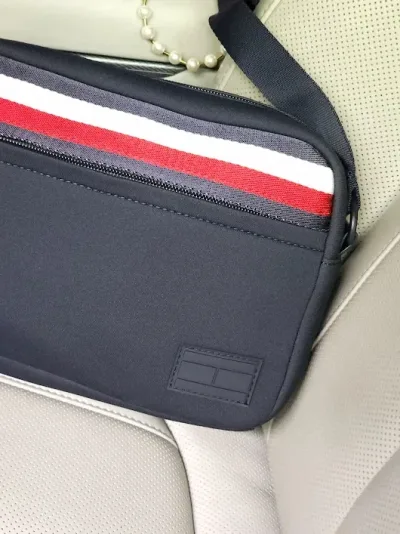 Bolso Tommy Hilfiger para dama color azul