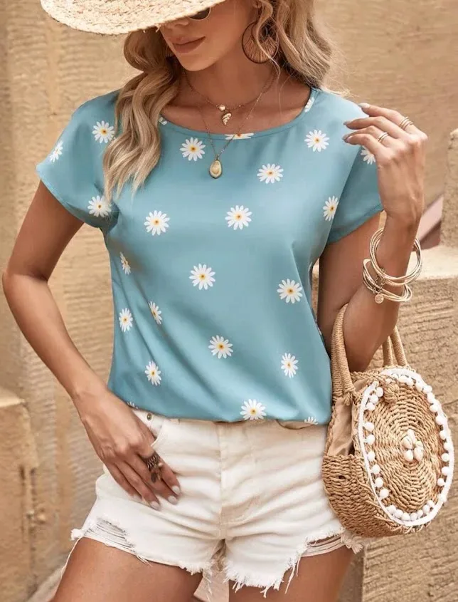 Blusa para dama color celeste con diseño de margaritas