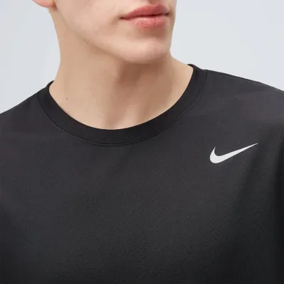 Camiseta Nike deportiva Negra