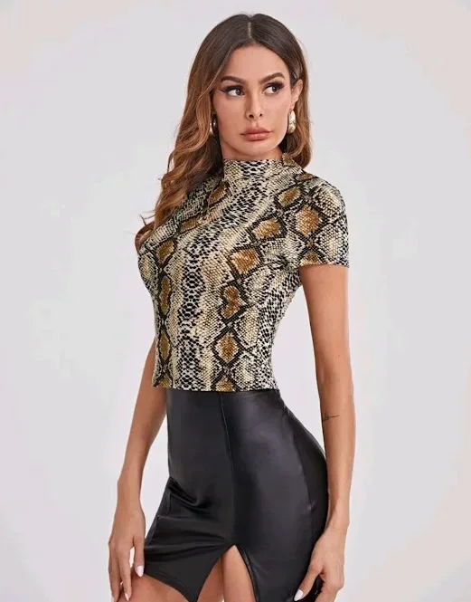Blusa para dama de animal print culebra