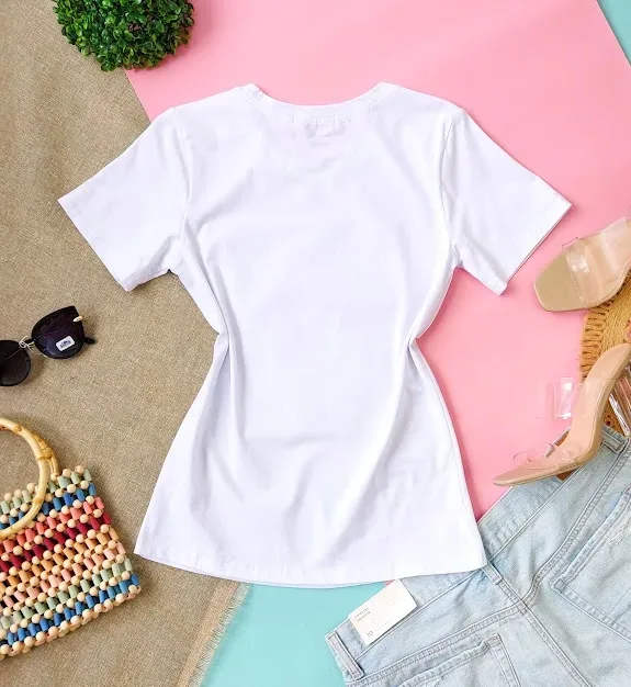 Camiseta para dama color blanco con diseño de mujer con sombrero