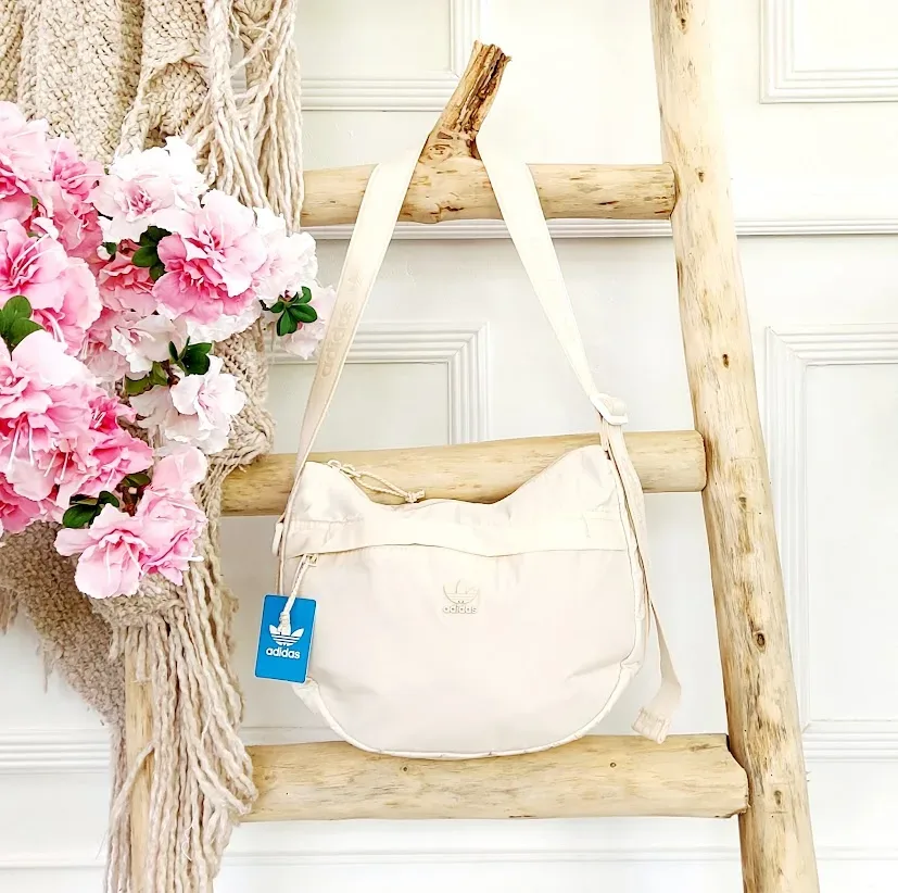 Bolso de hombro ADIDAS para dama color beige