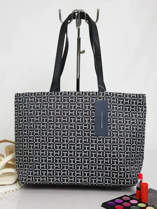 Bolso de hombro Tommy Hilfiger para dama color negro