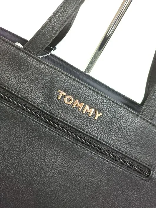 Bolso de hombro Tommy Hilfiger para dama color negro