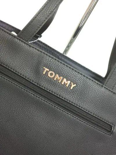 Bolso de hombro Tommy Hilfiger para dama color negro