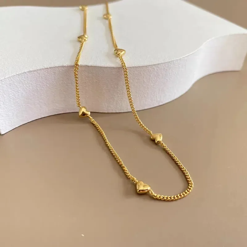 Collar de acero de titanio con baño oro