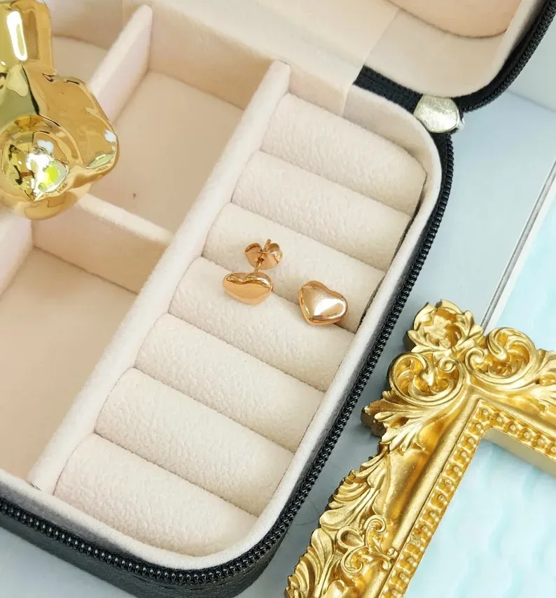 Par de aretes de acero inoxidable para dama diseño corazón