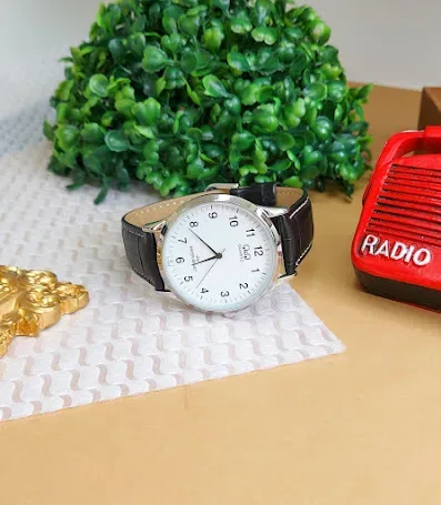 Reloj Q&Q para caballero color negro y plateado