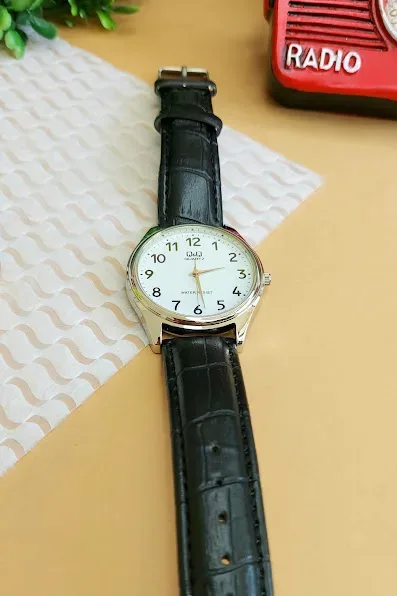Reloj Q&Q para caballero color negro y plateado