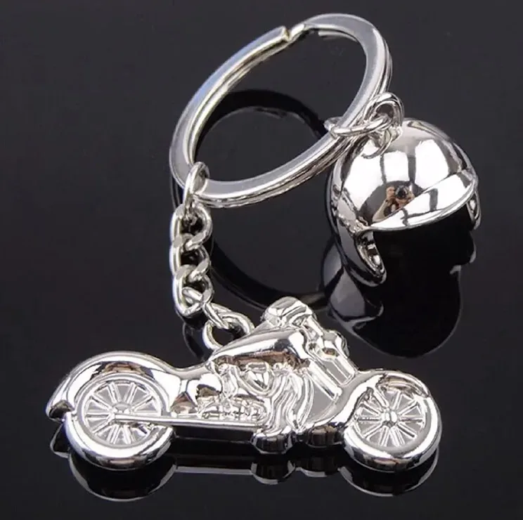 Llavero con diseño de moto y casco