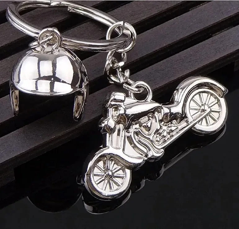 Llavero con diseño de moto y casco