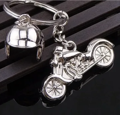 Llavero con diseño de moto y casco