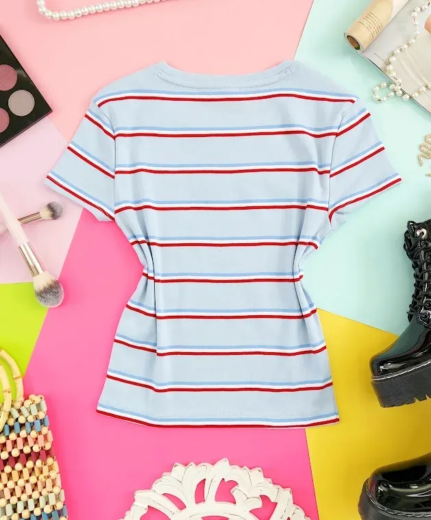 Camiseta Tommy Hilfiger para dama diseño a rayas color azul, rojo, celeste y blanco