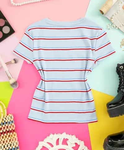 Camiseta Tommy Hilfiger para dama diseño a rayas color azul, rojo, celeste y blanco