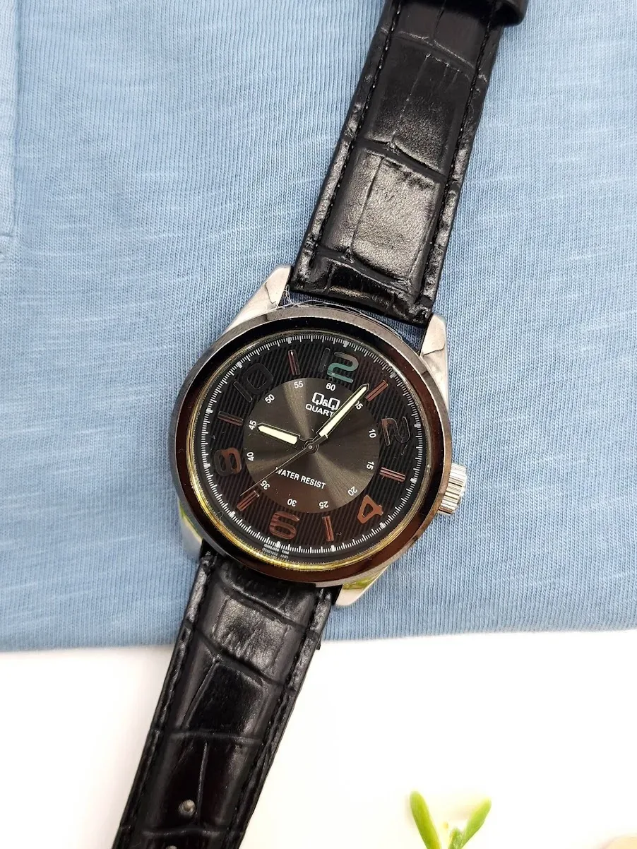 Reloj Q&Q para caballero color negro y plateado