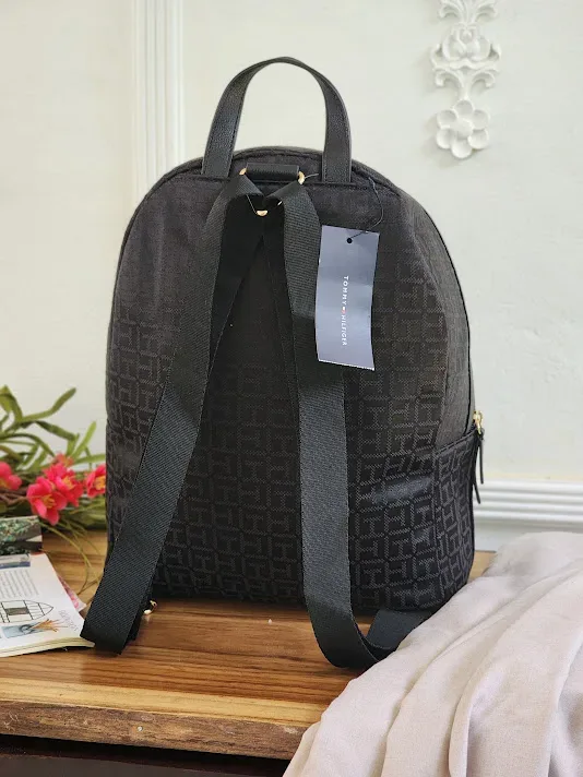 Bolso Tommy Hilfiger para dama XW03752-9710GJ COLOR NEGRO