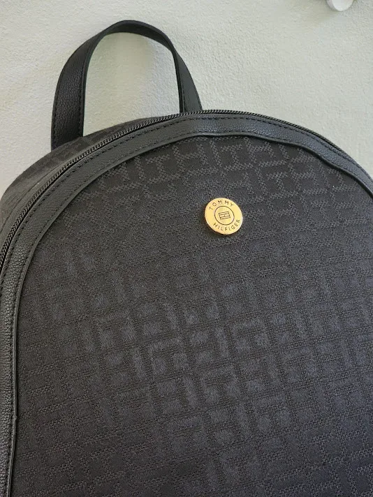 Bolso Tommy Hilfiger para dama XW03752-9710GJ COLOR NEGRO