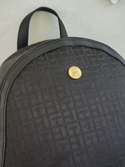 Bolso Tommy Hilfiger para dama XW03752-9710GJ COLOR NEGRO