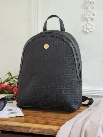 Bolso Tommy Hilfiger para dama XW03752-9710GJ COLOR NEGRO
