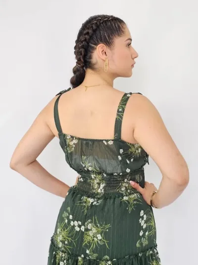 Vestido verde con diseño floral para dama