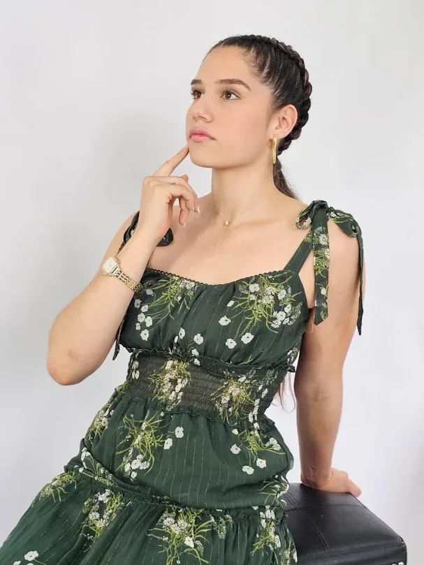 Vestido verde con diseño floral para dama