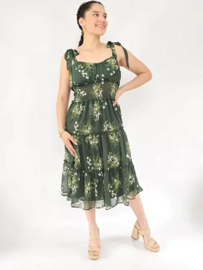 Vestido verde con diseño floral para dama