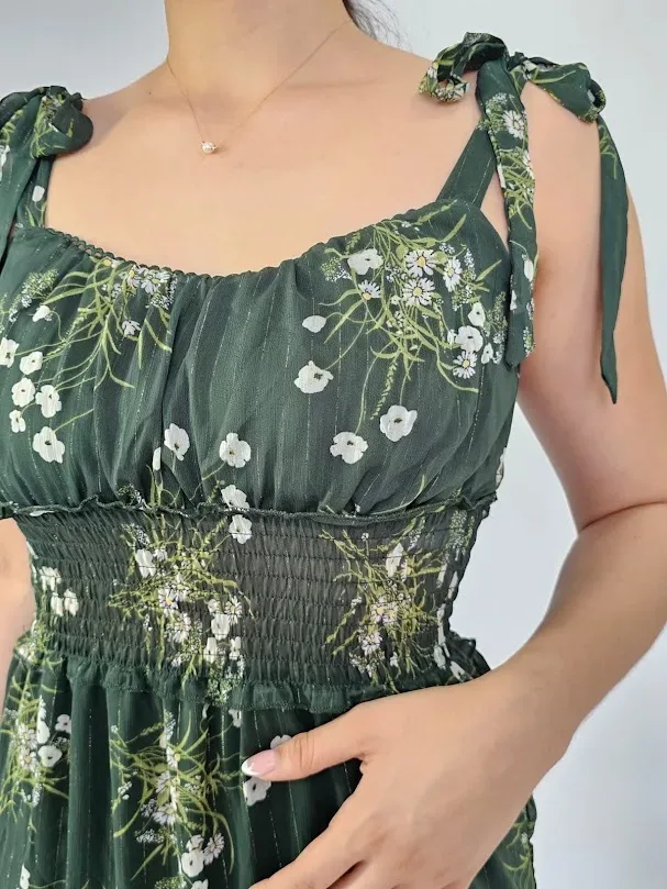 Vestido verde con diseño floral para dama