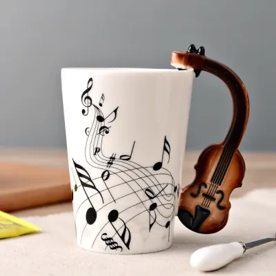 Jarra con diseño de violín