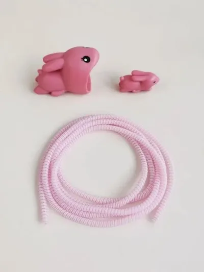 Funda protectora para cargador rosa diseño de conejo