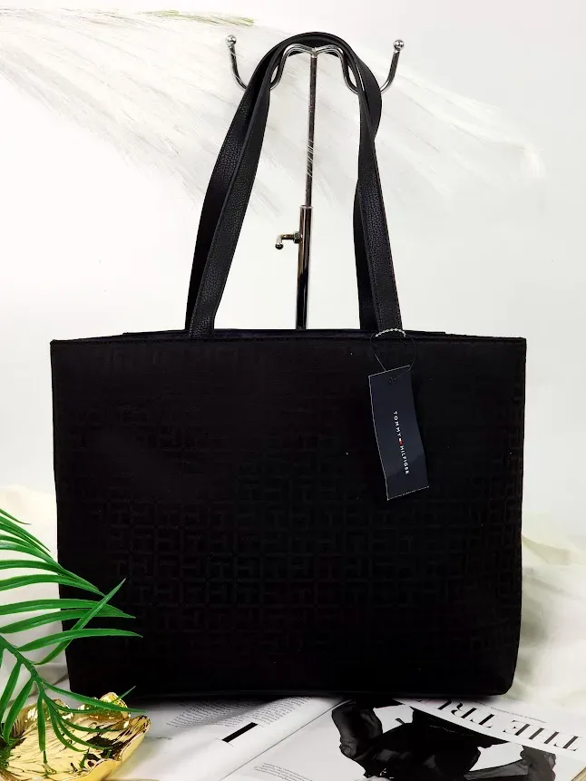 Bolso Tommy Hilfiger para dama color negro